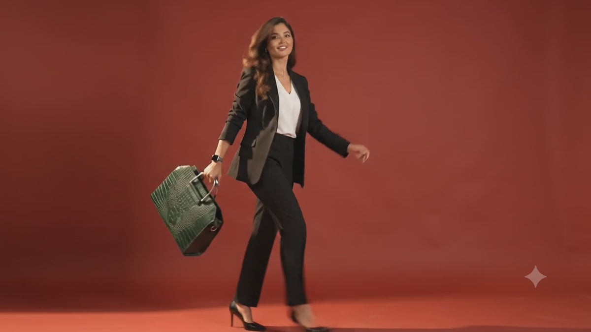 Croc Heritage Handbag in Deep Green, film